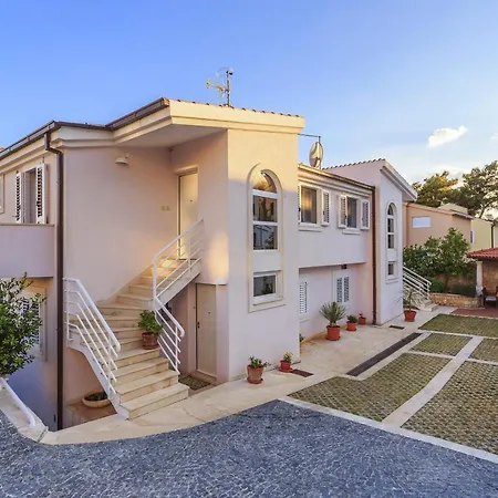 Apartmán Seaside With A Swimming Pool Rastici, Ciovo - 1084