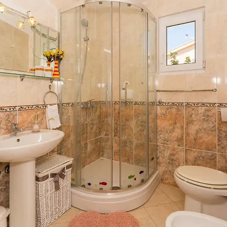 Apartmán Seaside With A Swimming Pool Rastici, Ciovo - 1084 Trogir